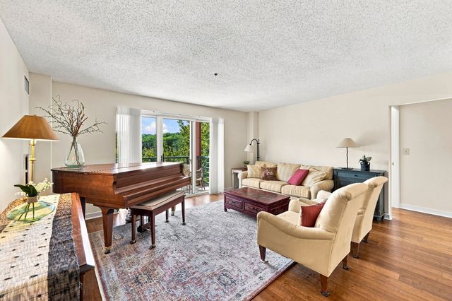 273 Cambridge Rd 505, Woburn, MA 01801