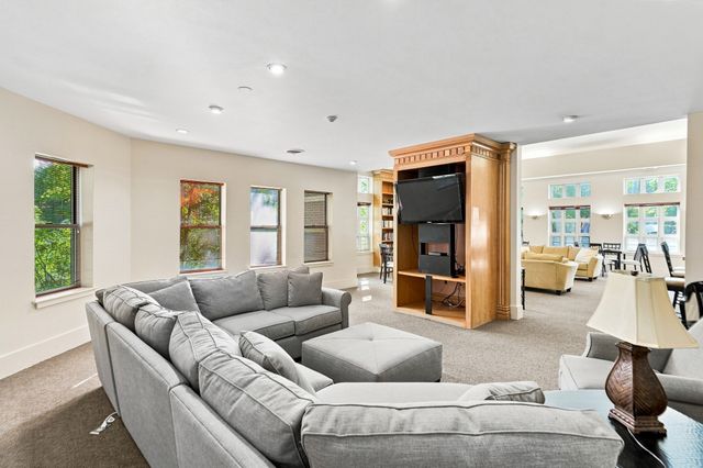273 Cambridge Rd 505, Woburn, MA 01801