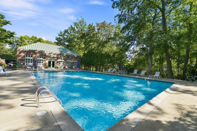 273 Cambridge Rd 505, Woburn, MA 01801