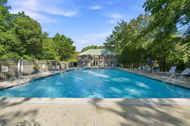 273 Cambridge Rd 505, Woburn, MA 01801