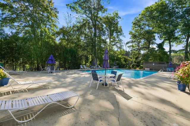 273 Cambridge Rd 505, Woburn, MA 01801