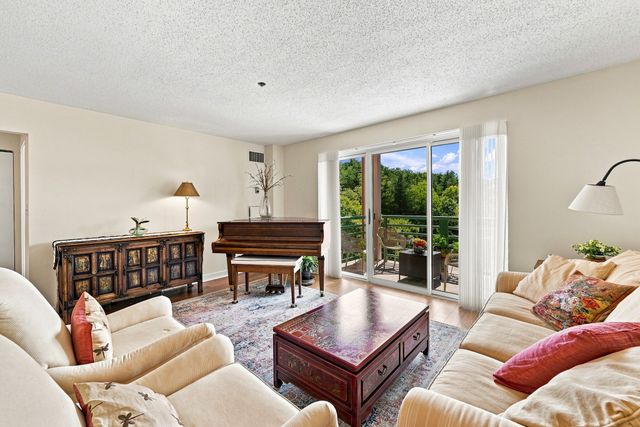 273 Cambridge Rd 505, Woburn, MA 01801