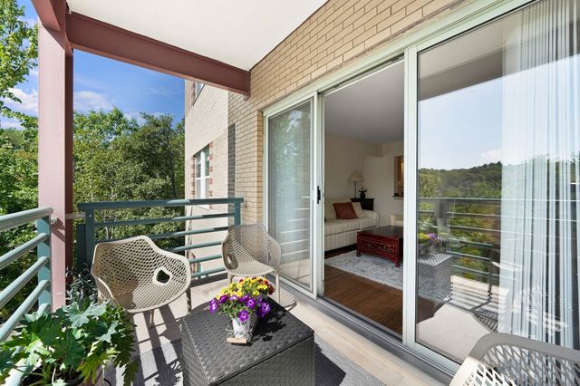 273 Cambridge Rd 505, Woburn, MA 01801