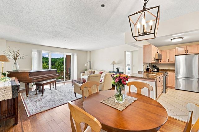 273 Cambridge Rd 505, Woburn, MA 01801