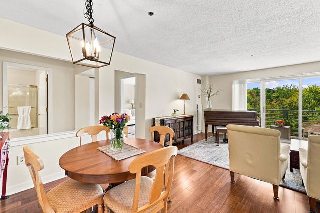 273 Cambridge Rd 505, Woburn, MA 01801
