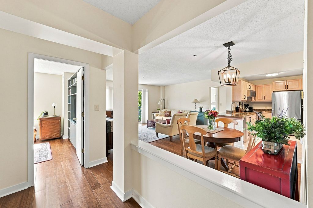273 Cambridge Rd 505, Woburn, MA 01801