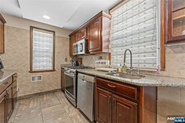 15 Putnam Place, Clifton, NJ 07011