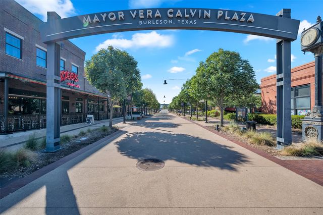 5980 Retta Mansfield Road, Burleson, TX 76028