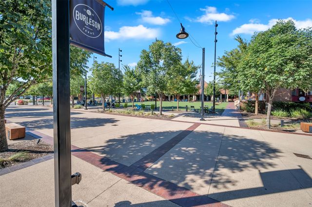 5980 Retta Mansfield Road, Burleson, TX 76028