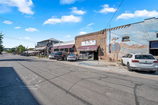 5980 Retta Mansfield Road, Burleson, TX 76028