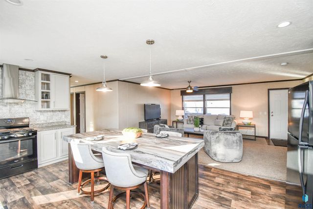 6108 W Golden Pl Place, Sioux Falls, SD 57106