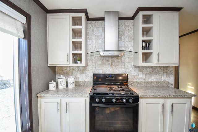 6108 W Golden Pl Place, Sioux Falls, SD 57106