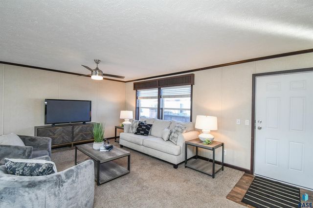 6108 W Golden Pl Place, Sioux Falls, SD 57106