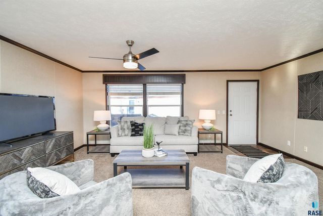 6108 W Golden Pl Place, Sioux Falls, SD 57106