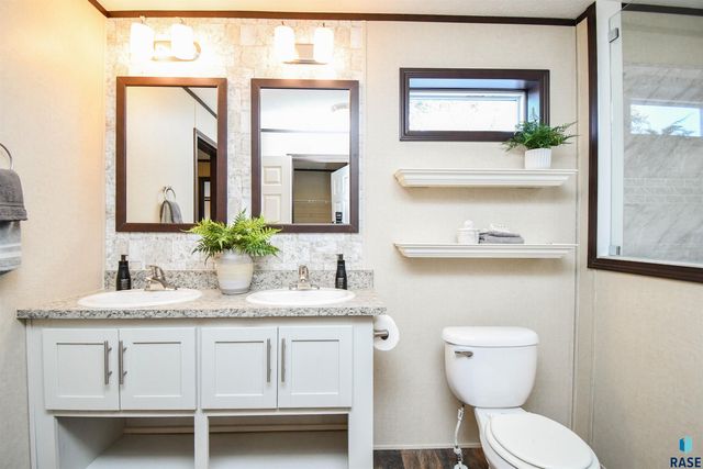 6108 W Golden Pl Place, Sioux Falls, SD 57106