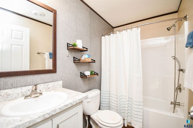 6108 W Golden Pl Place, Sioux Falls, SD 57106