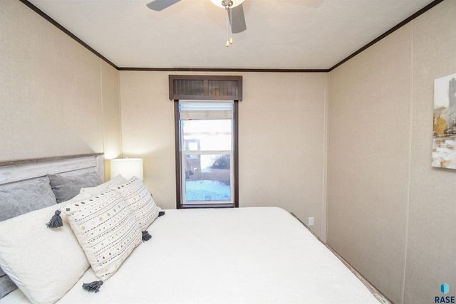 6108 W Golden Pl Place, Sioux Falls, SD 57106