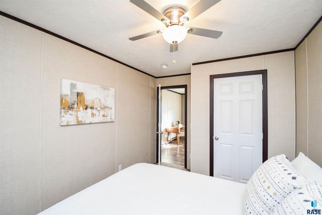 6108 W Golden Pl Place, Sioux Falls, SD 57106