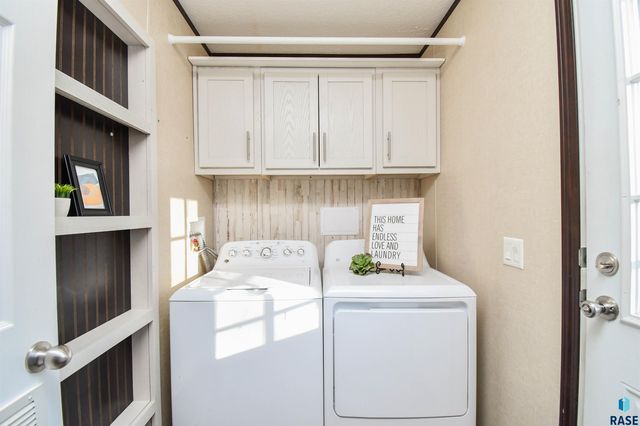 6108 W Golden Pl Place, Sioux Falls, SD 57106