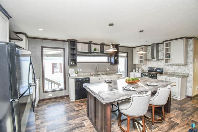 6108 W Golden Pl Place, Sioux Falls, SD 57106