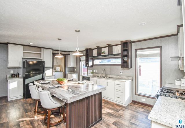 6108 W Golden Pl Place, Sioux Falls, SD 57106