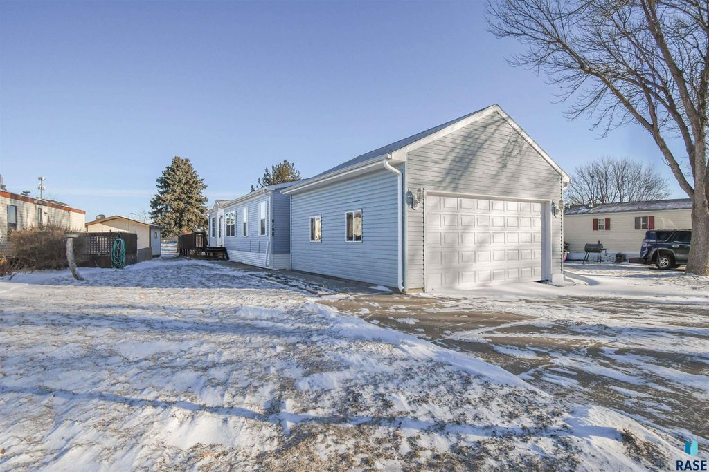 6108 W Golden Pl Place, Sioux Falls, SD 57106