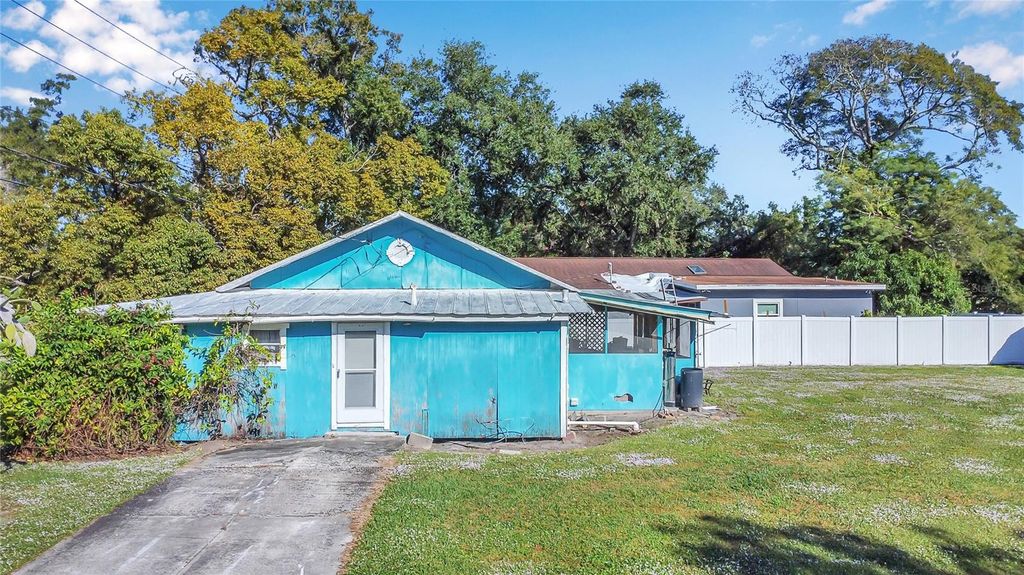 Image 2 of property listing at 9433 2ND AVENUE, Orlando, FL 32824