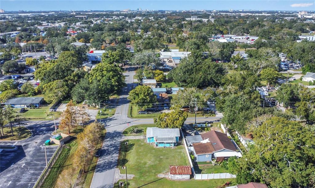 Image 16 of property listing at 9433 2ND AVENUE, Orlando, FL 32824