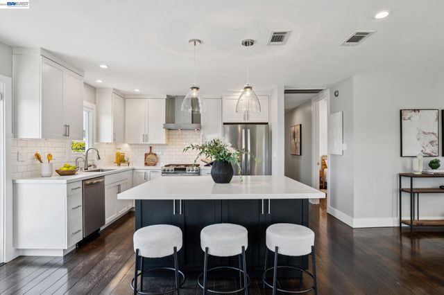 2917 Waterton, Alameda, CA 94501