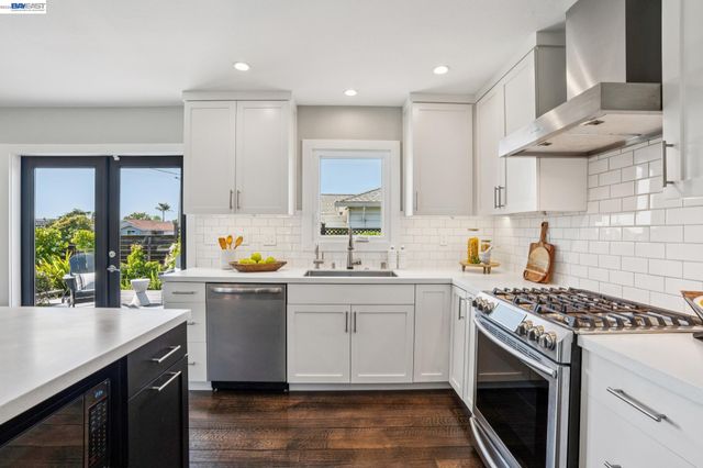 2917 Waterton, Alameda, CA 94501