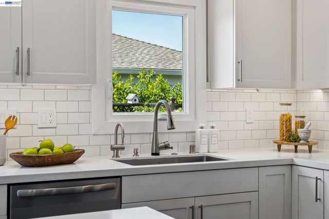 2917 Waterton, Alameda, CA 94501