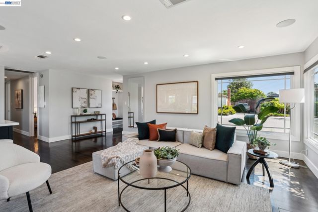 2917 Waterton, Alameda, CA 94501