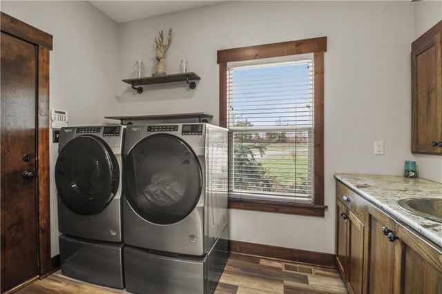 2107 S Outer Belt Road, Oak Grove, MO 64075