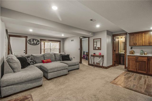 2107 S Outer Belt Road, Oak Grove, MO 64075