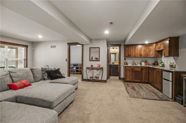 2107 S Outer Belt Road, Oak Grove, MO 64075