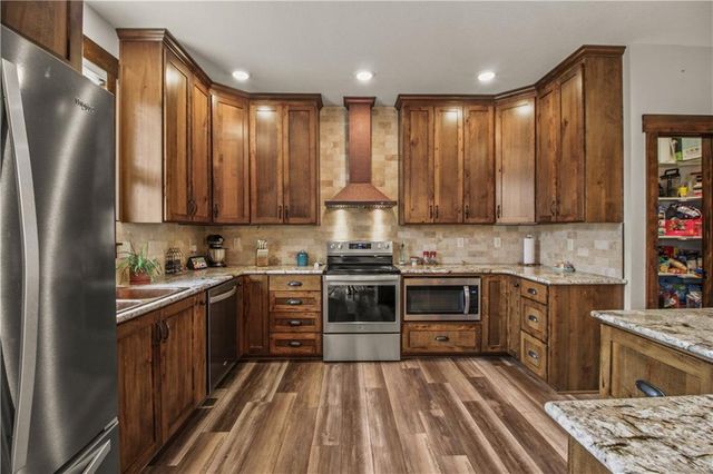 2107 S Outer Belt Road, Oak Grove, MO 64075