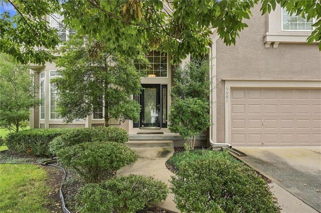5601 NE Misty Meadow Place, Lee's Summit, MO 64064