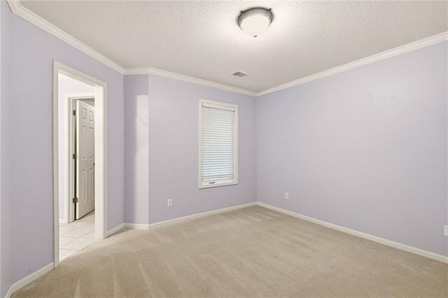 5601 NE Misty Meadow Place, Lee's Summit, MO 64064