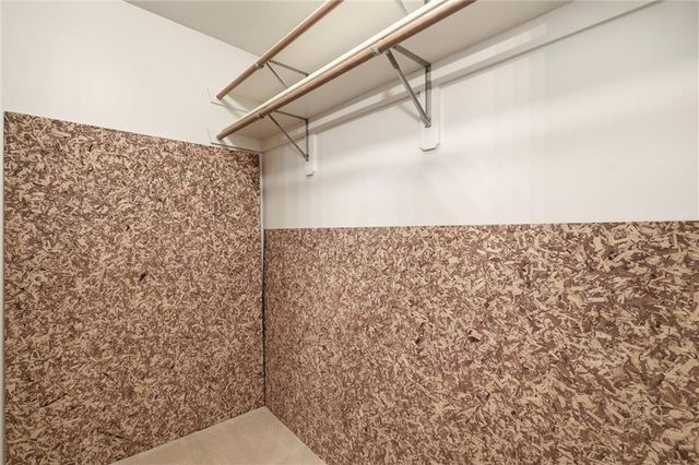5601 NE Misty Meadow Place, Lee's Summit, MO 64064