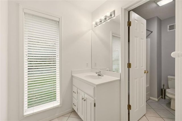 5601 NE Misty Meadow Place, Lee's Summit, MO 64064