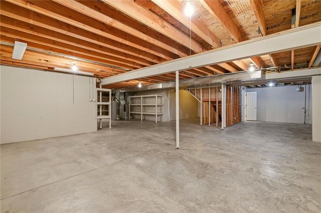 5601 NE Misty Meadow Place, Lee's Summit, MO 64064
