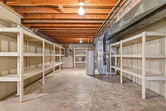 5601 NE Misty Meadow Place, Lee's Summit, MO 64064