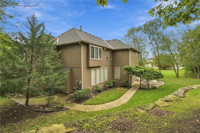 5601 NE Misty Meadow Place, Lee's Summit, MO 64064