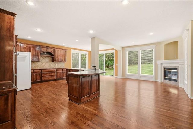 5601 NE Misty Meadow Place, Lee's Summit, MO 64064
