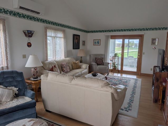 913 N End W Road, North Hero, VT 05474