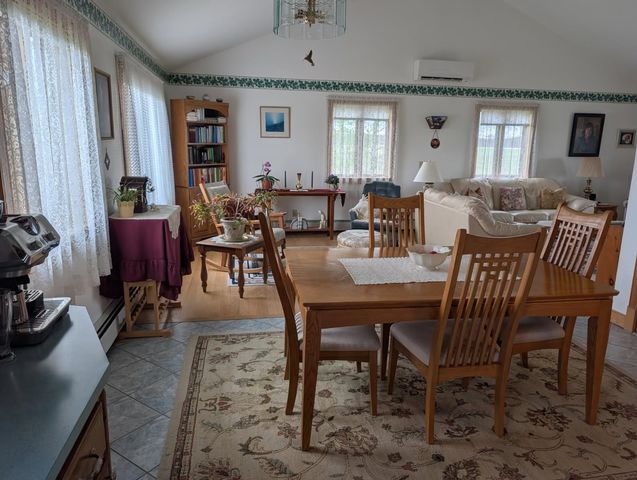 913 N End W Road, North Hero, VT 05474