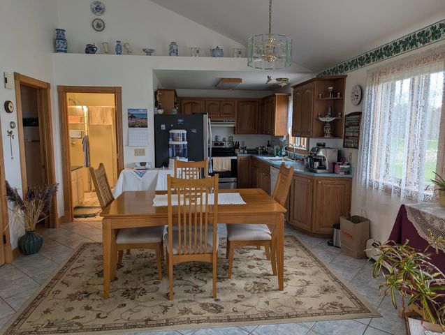 913 N End W Road, North Hero, VT 05474