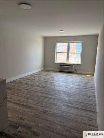 251 Livingston Avenue 305, New Brunswick, NJ 08901