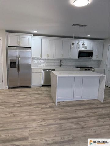 251 Livingston Avenue 305, New Brunswick, NJ 08901