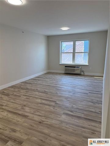 251 Livingston Avenue 305, New Brunswick, NJ 08901
